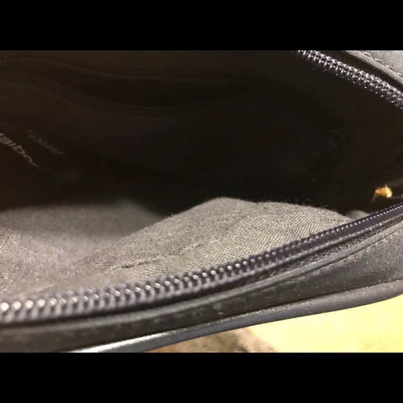 👜LIZ CLAIBORNE CROSSBODY - Picture 2 of 3